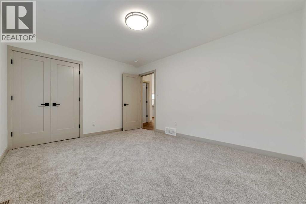 680 Sixmile Crescent S - Image 28