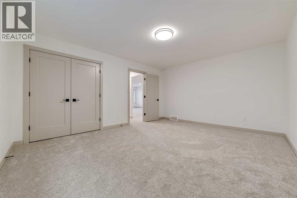 680 Sixmile Crescent S - Image 40