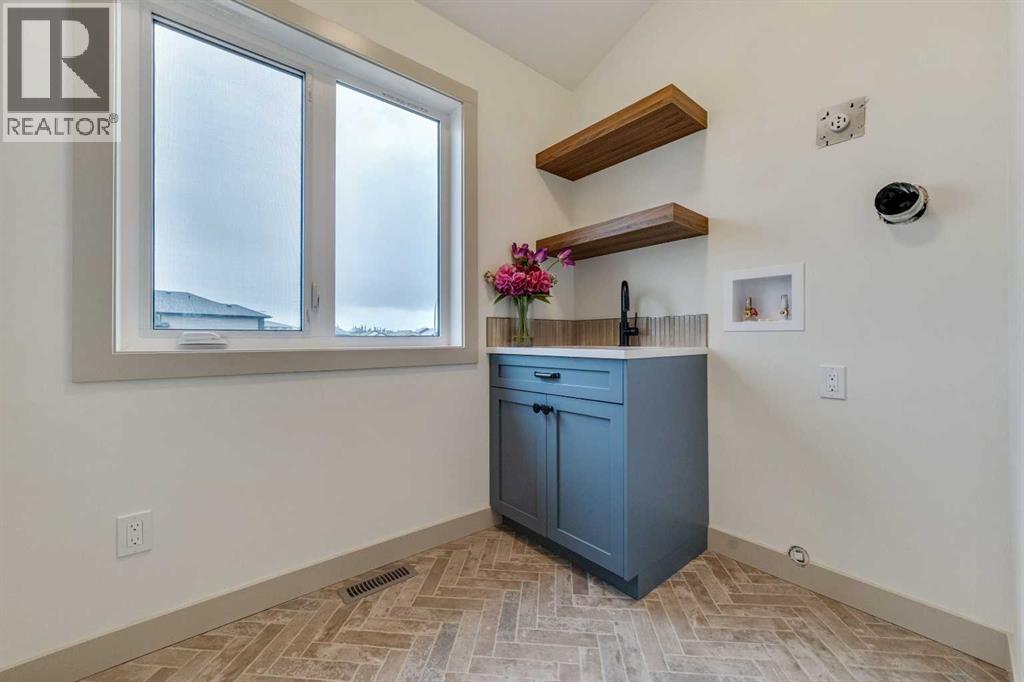 680 Sixmile Crescent S - Image 31