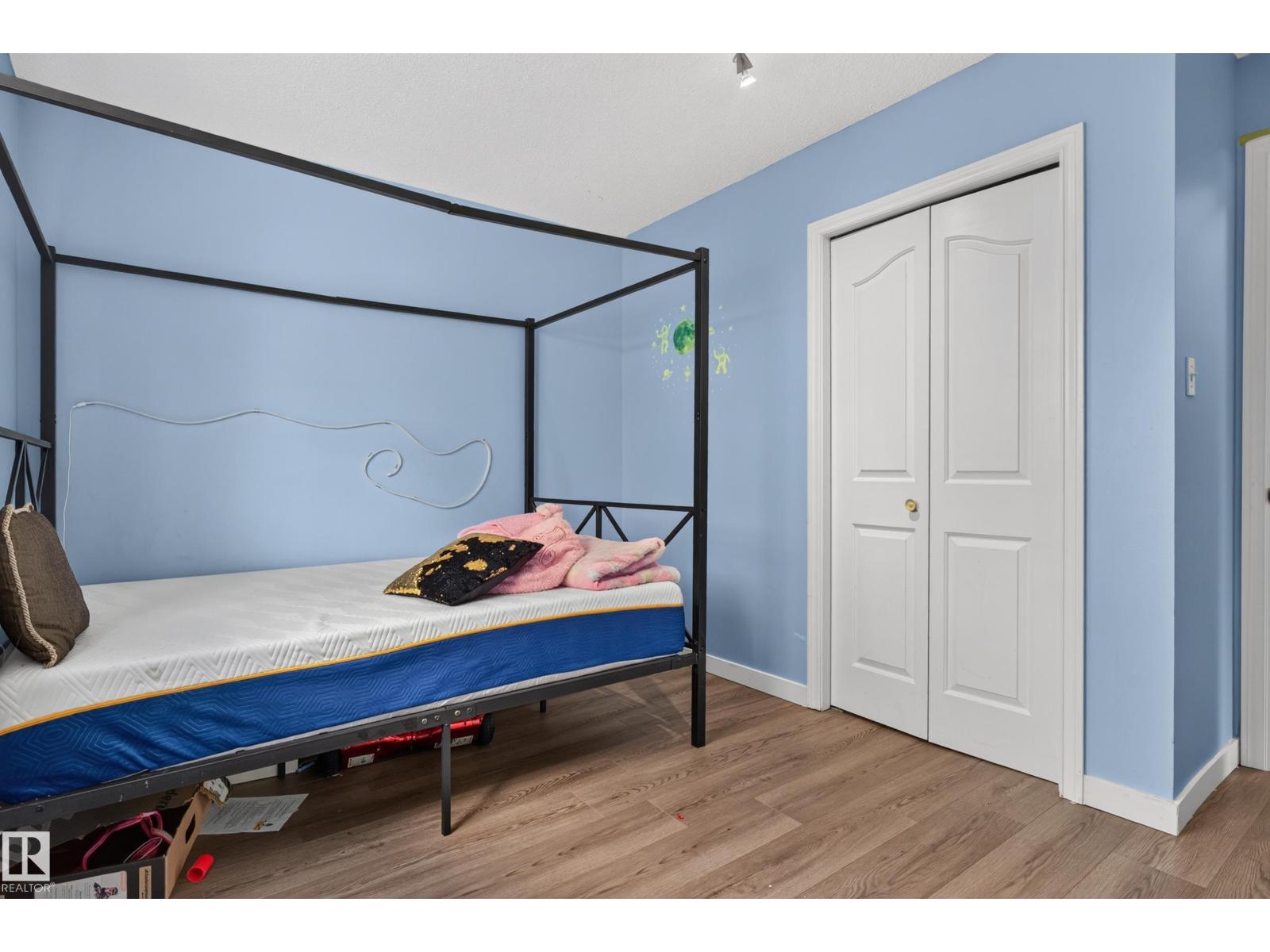 4628 37 AV NW - 19
