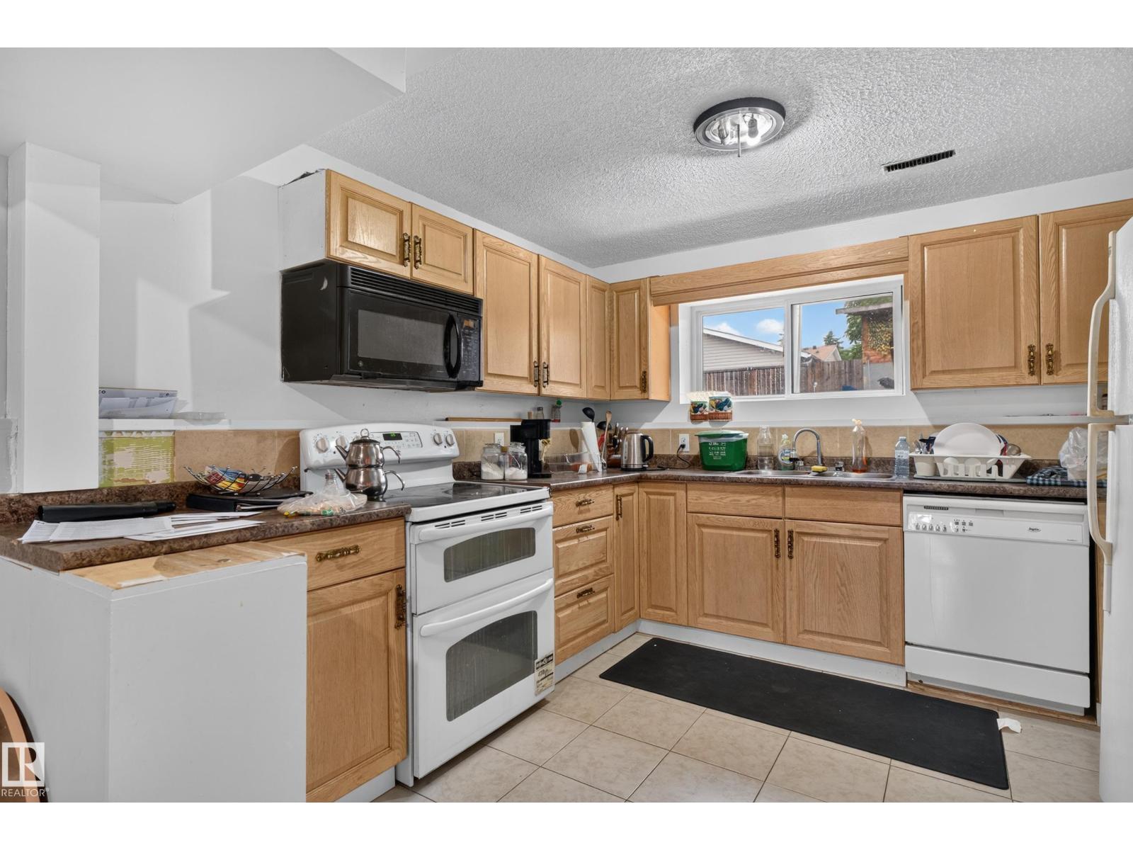 4628 37 AV NW - Image 50