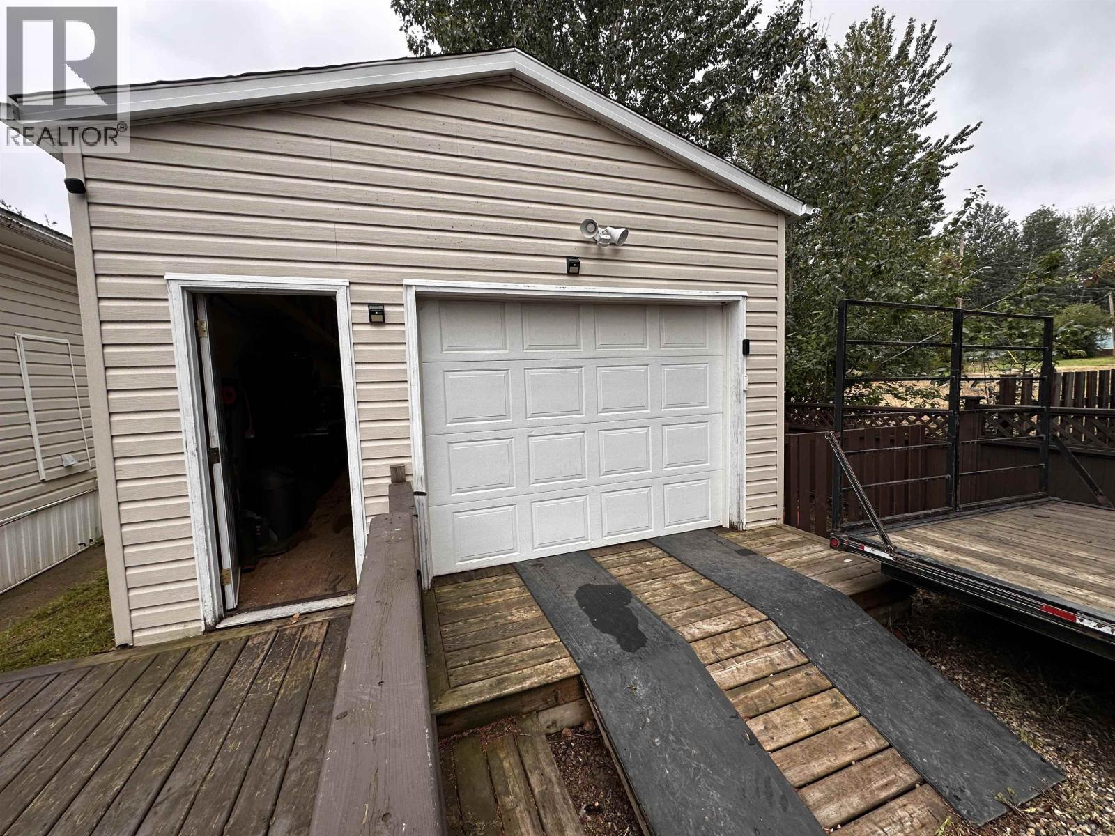 4107 E 53 AVENUE - Image 16