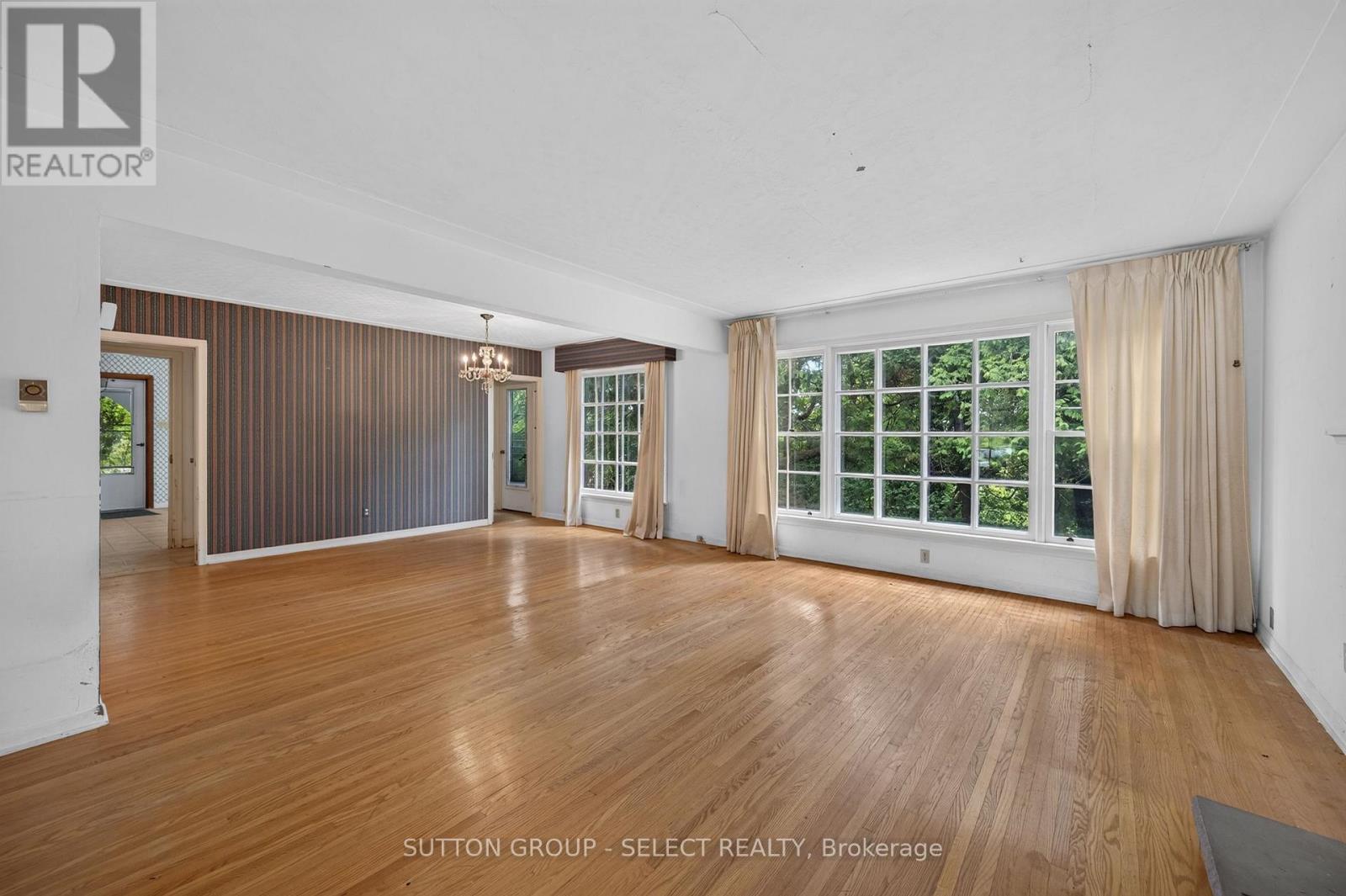 850 COMMISSIONERS ROAD W - 14
