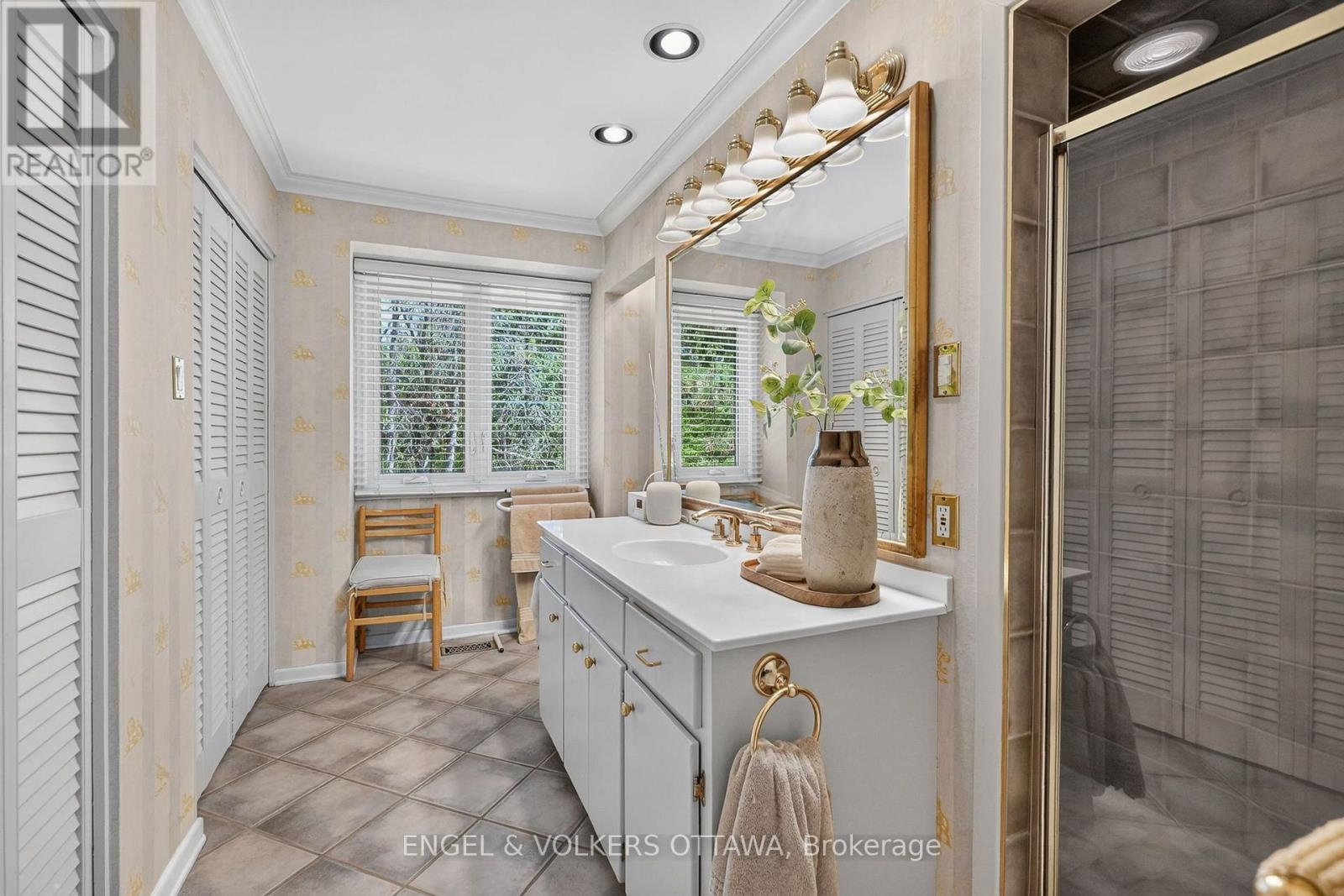 6 Bed, 4 Bath House for Sale in Ottawa – 1907 FAIRMEADOW CRESCENT, Ottawa – MLS# X13683170 - Image 23