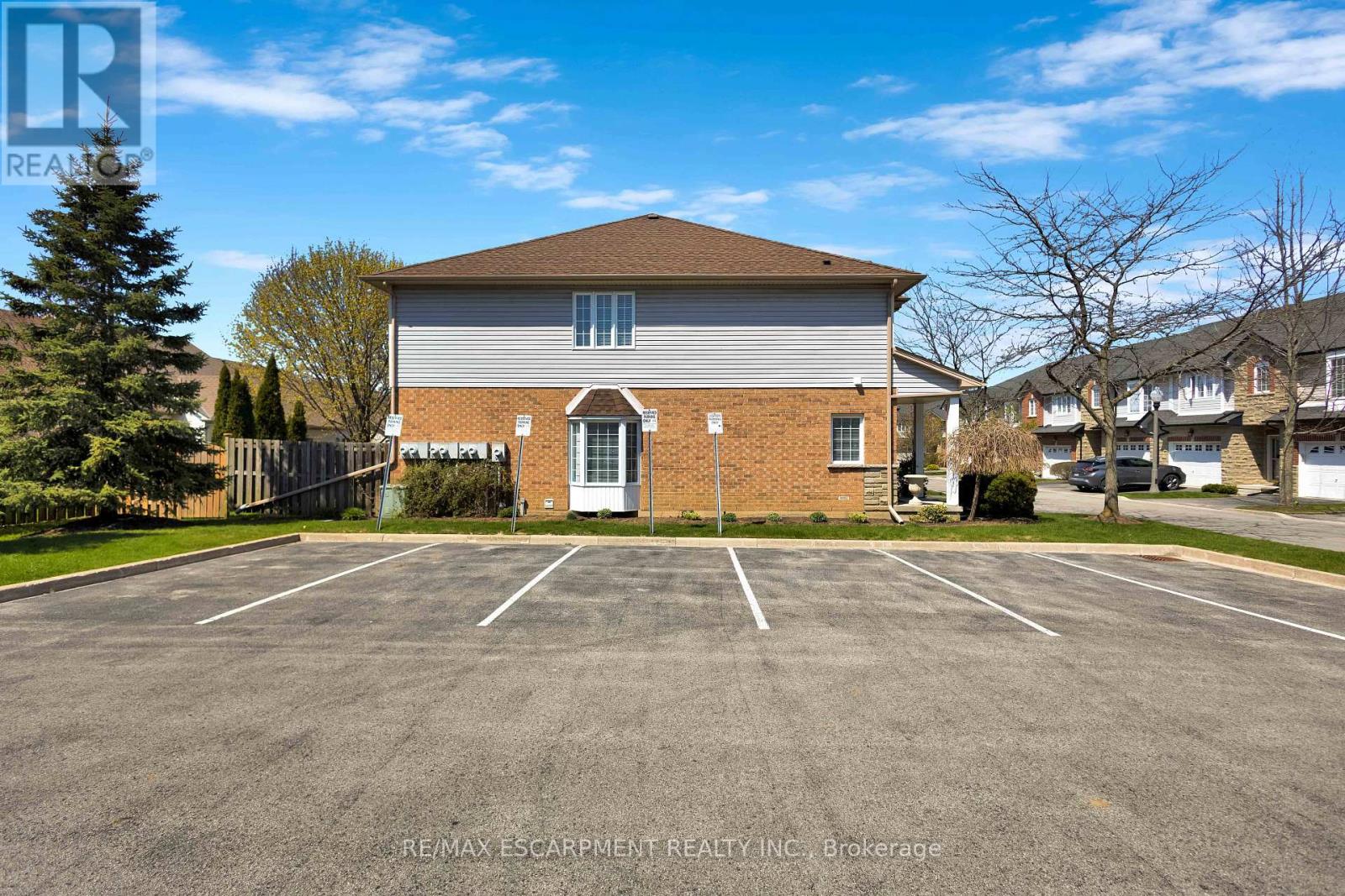 #8 232 STONEHENGE DRIVE - 29