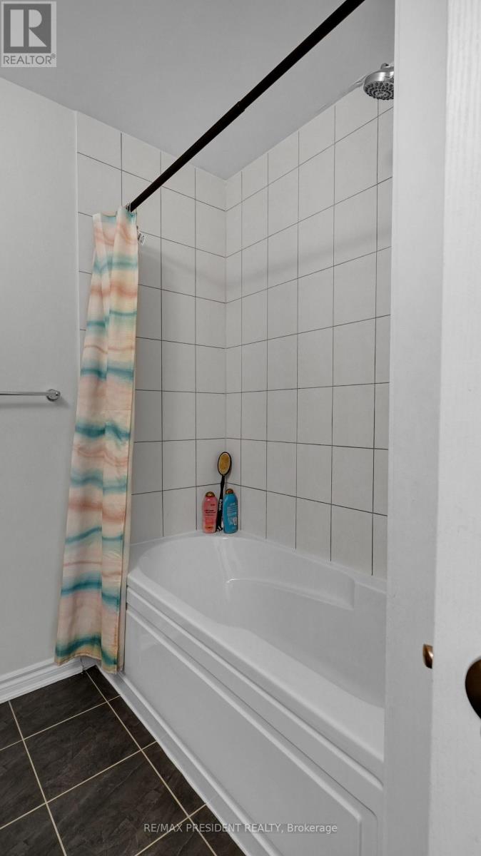 105 EVA DRIVE - Image 19