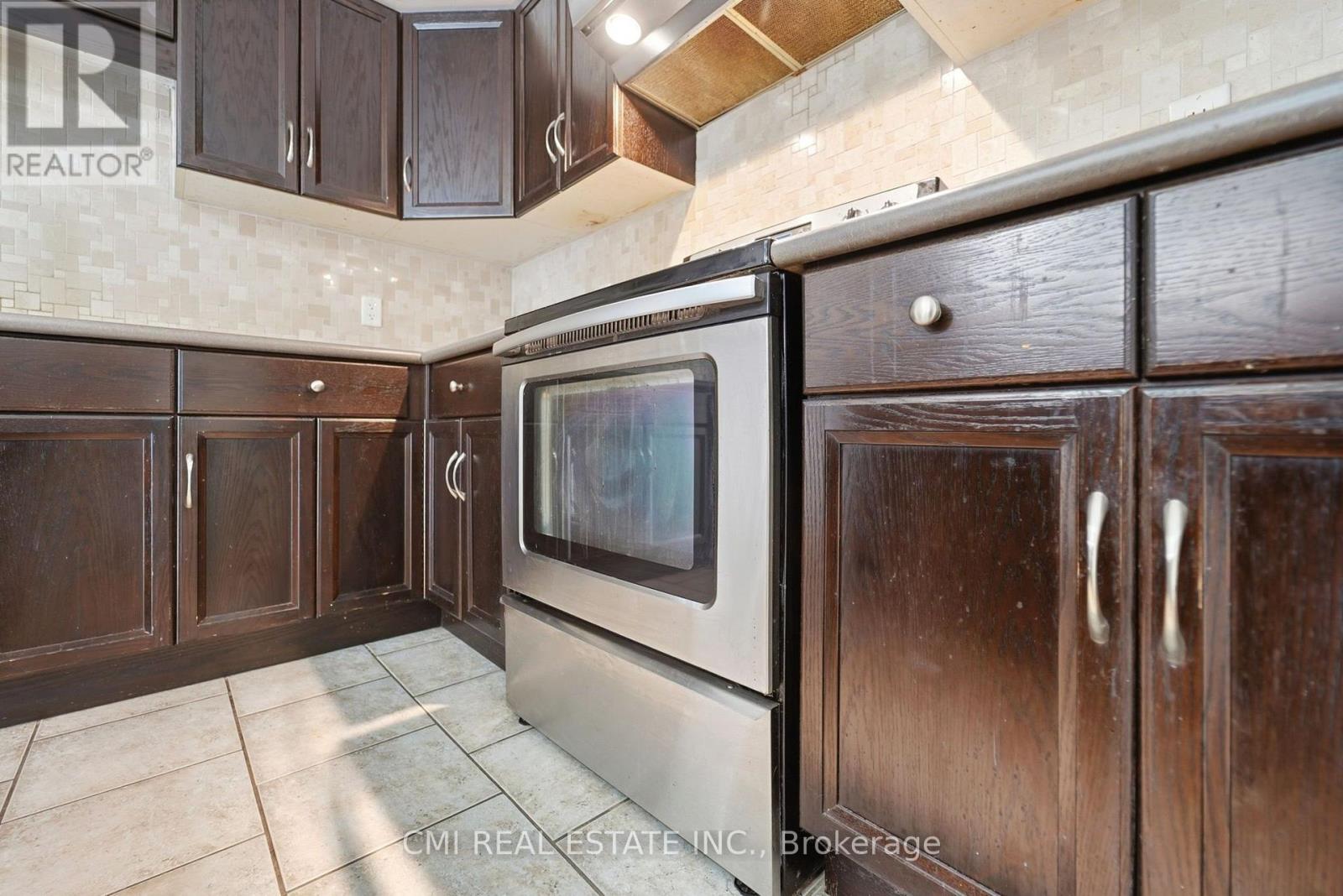 #40 105 BARD BOULEVARD - Image 14