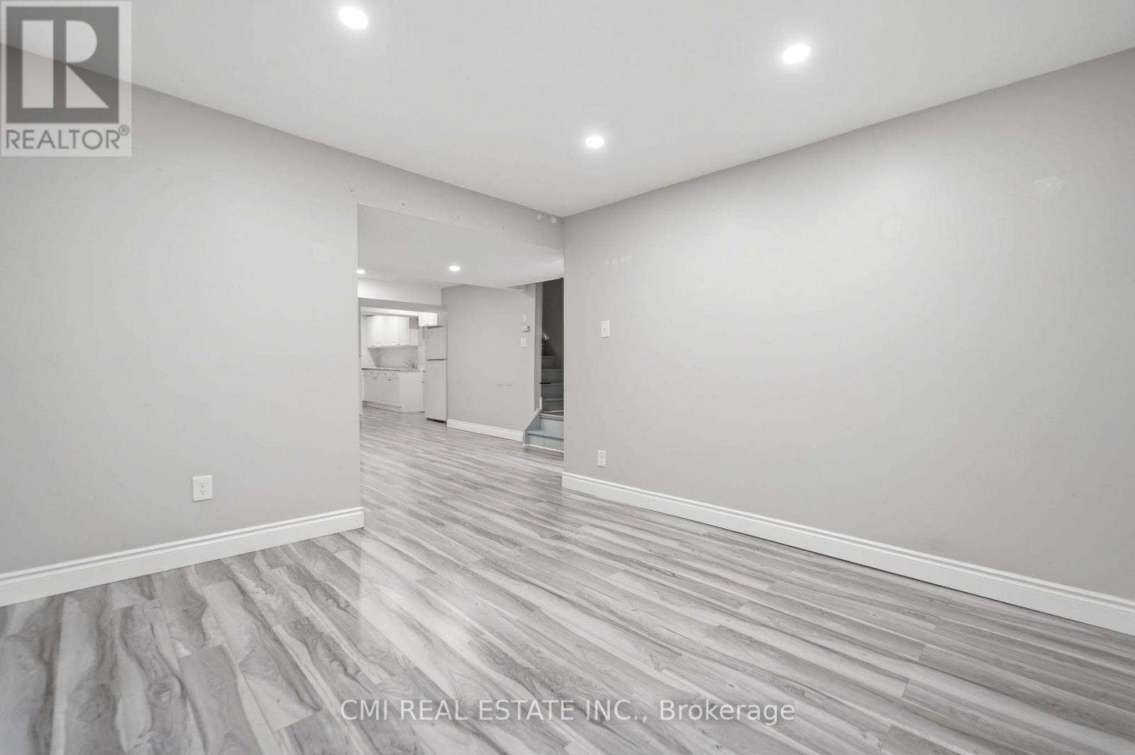 #40 105 BARD BOULEVARD - Image 31