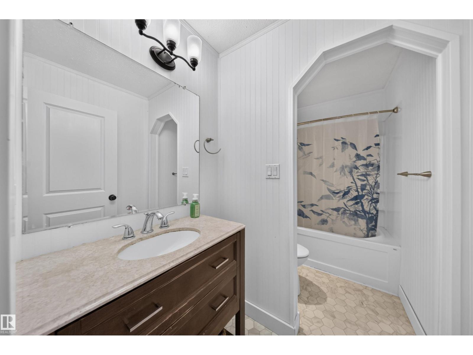 6235 13 Avenue NW - Image 12