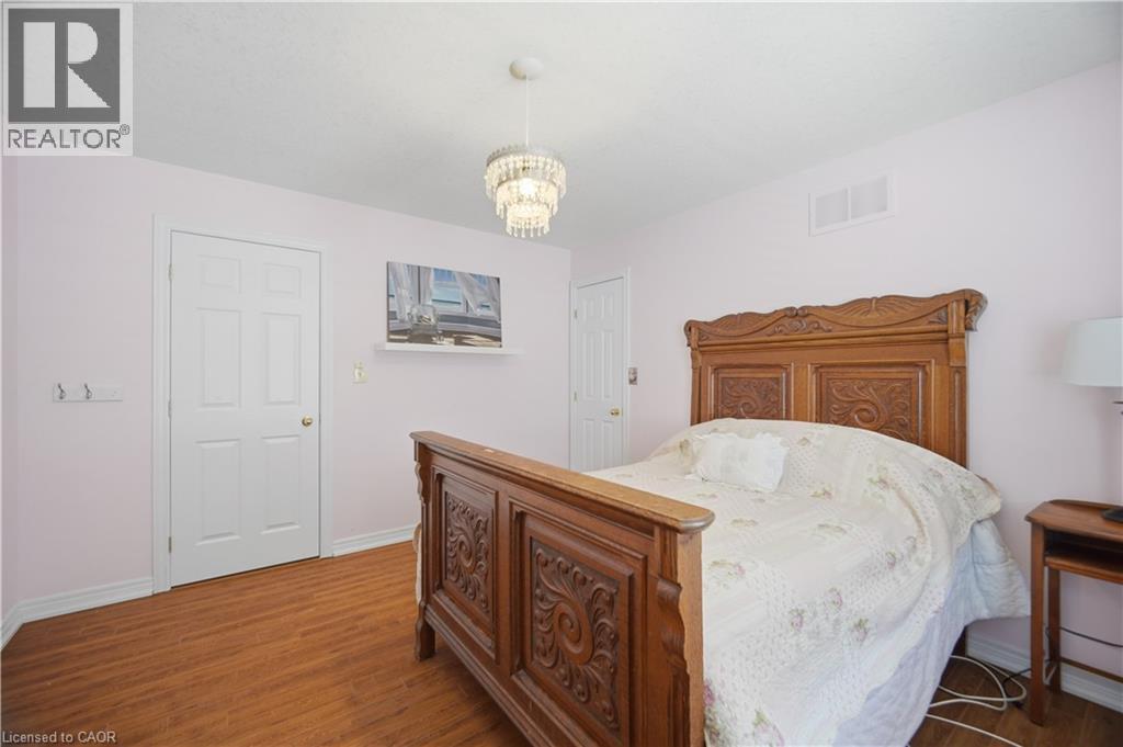 40 SUNNYCROFT Court - Image 31
