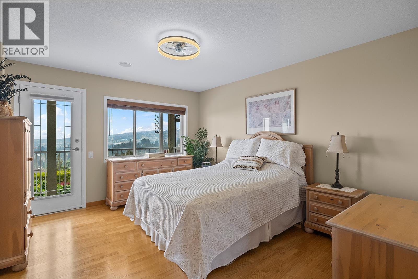 3388 Ridge Boulevard - Image 25