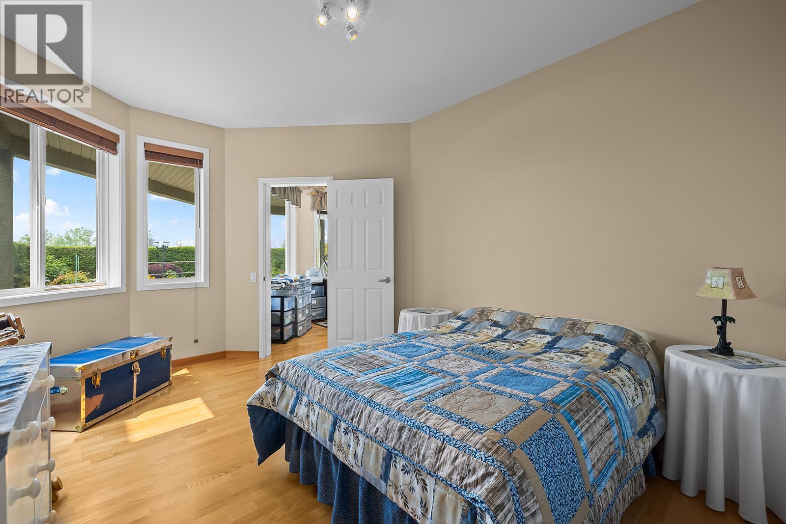 3388 Ridge Boulevard - 37