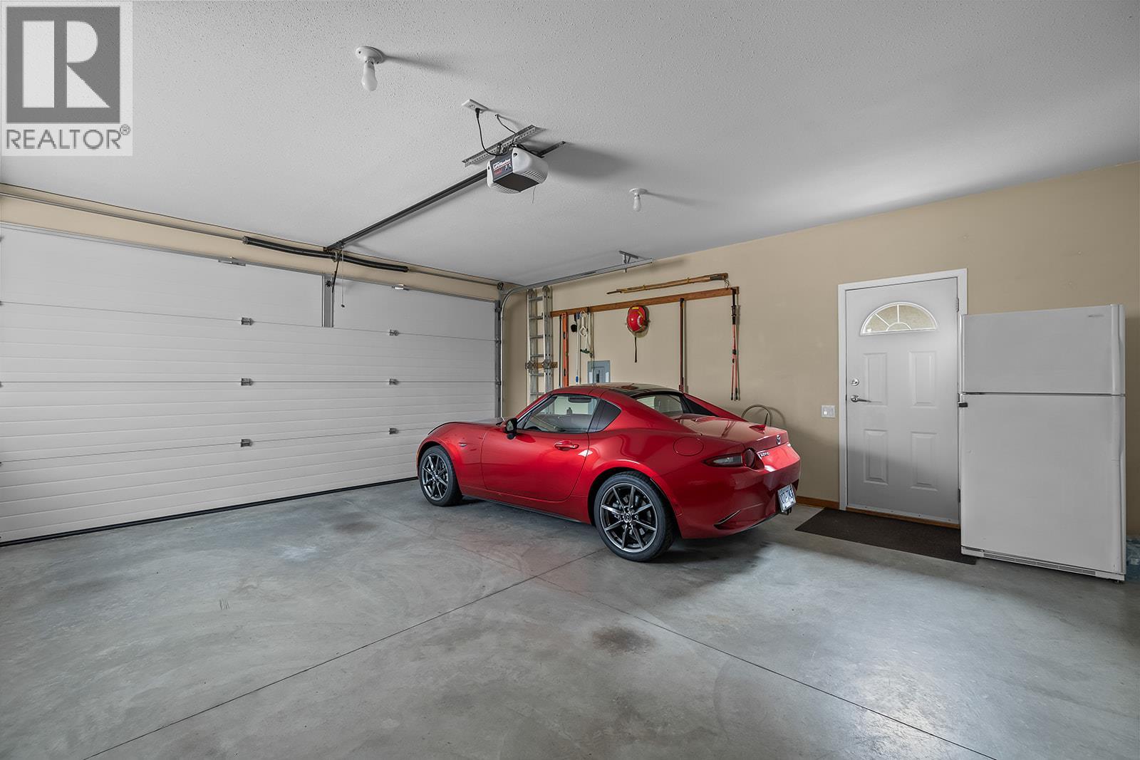 3388 Ridge Boulevard - Image 24