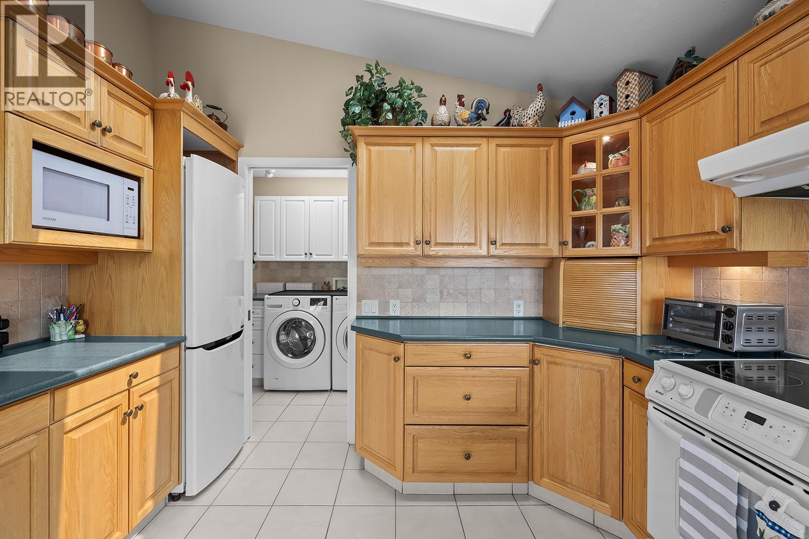 3388 Ridge Boulevard - Image 19