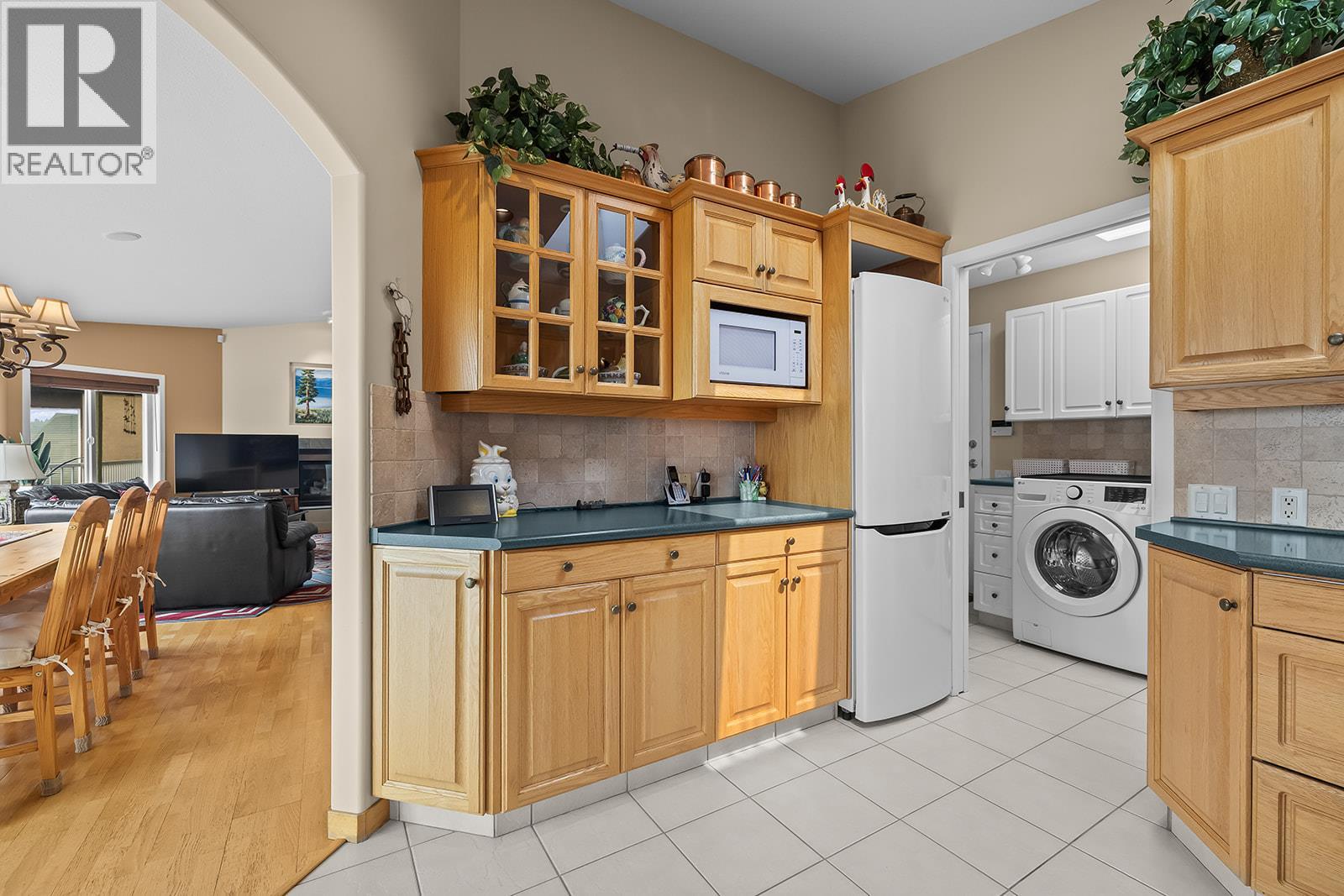 3388 Ridge Boulevard - Image 20
