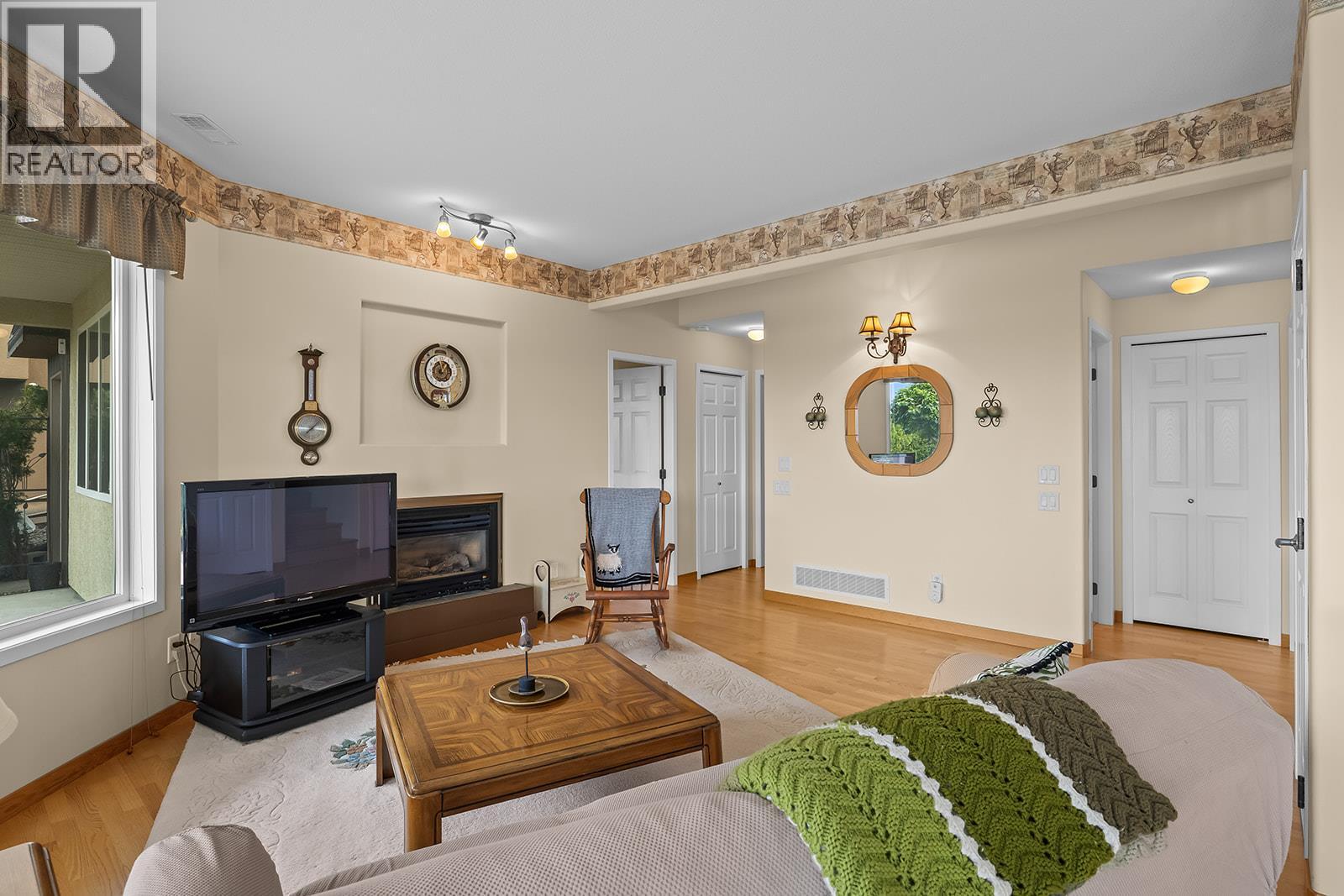3388 Ridge Boulevard - 34