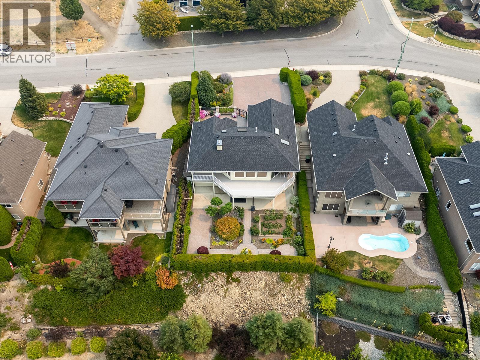 3388 Ridge Boulevard - Image 43