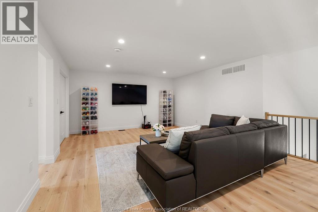 324 JORDAN LANE - 9