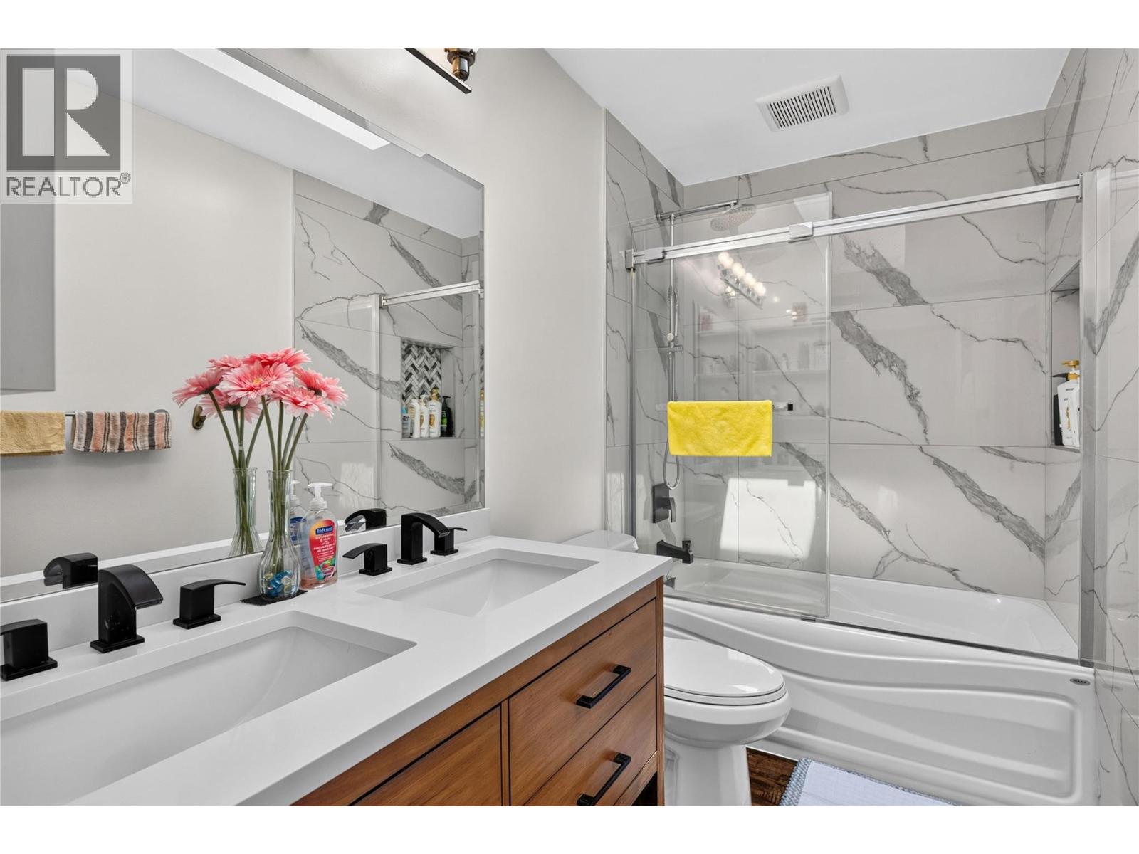 127 Okanagan Avenue W, Penticton