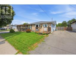 Bathroom - 83 Commercial Street, Welland, ON L3B5Y8 Photo 6