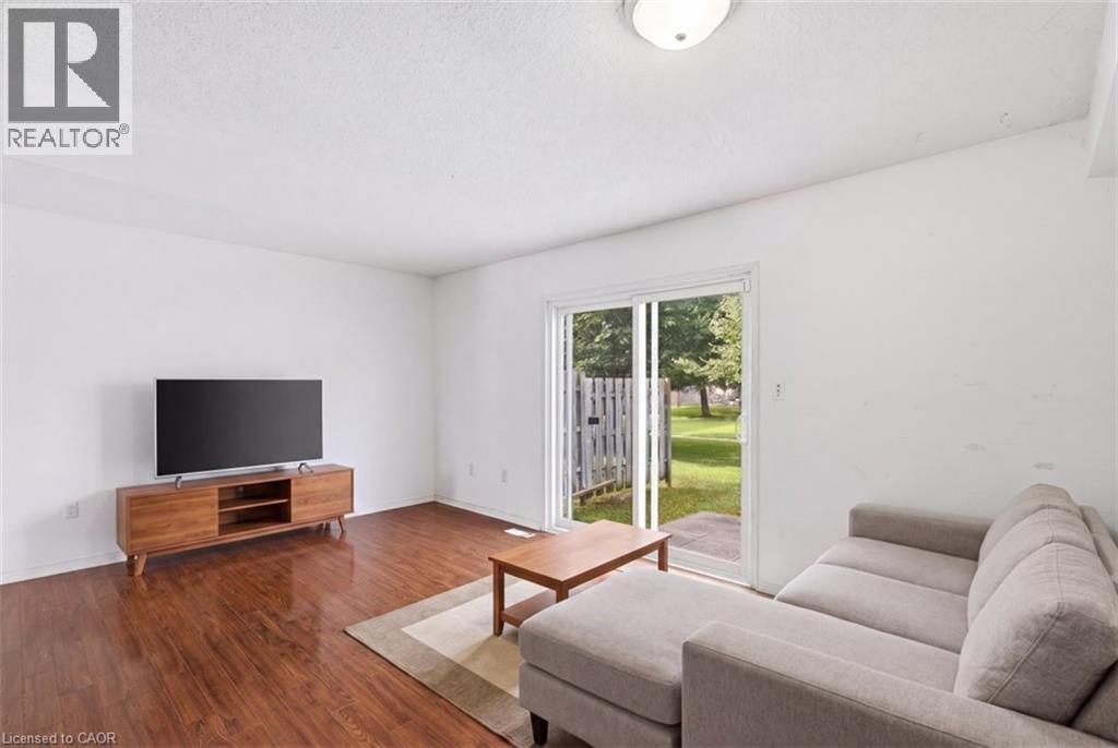15 ROEHAMPTON Crescent - 10
