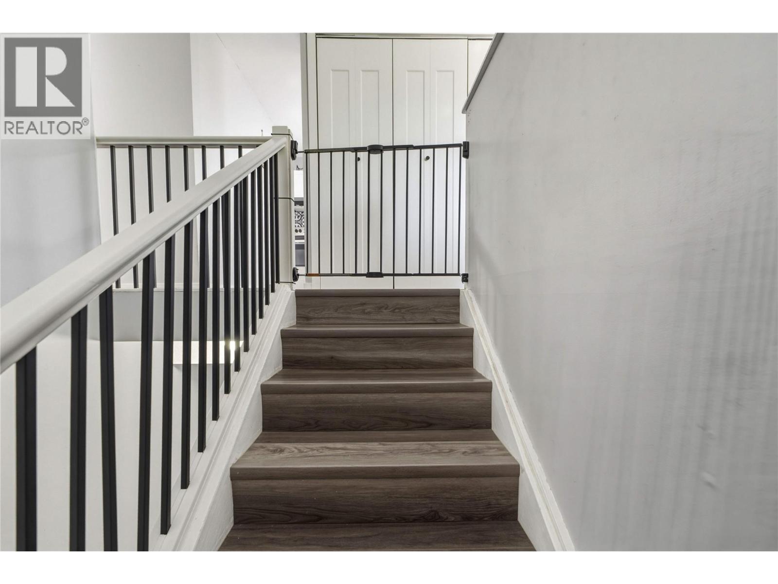 3922 21 Avenue - 3