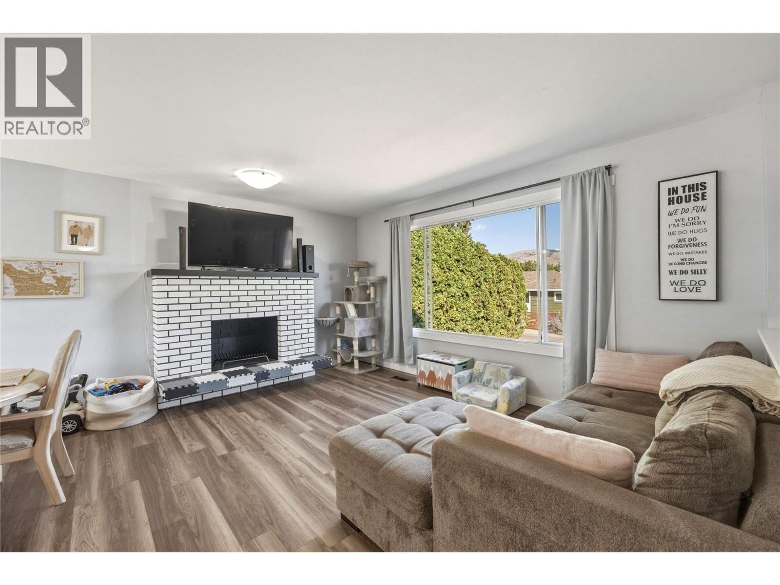 3922 21 Avenue - 5