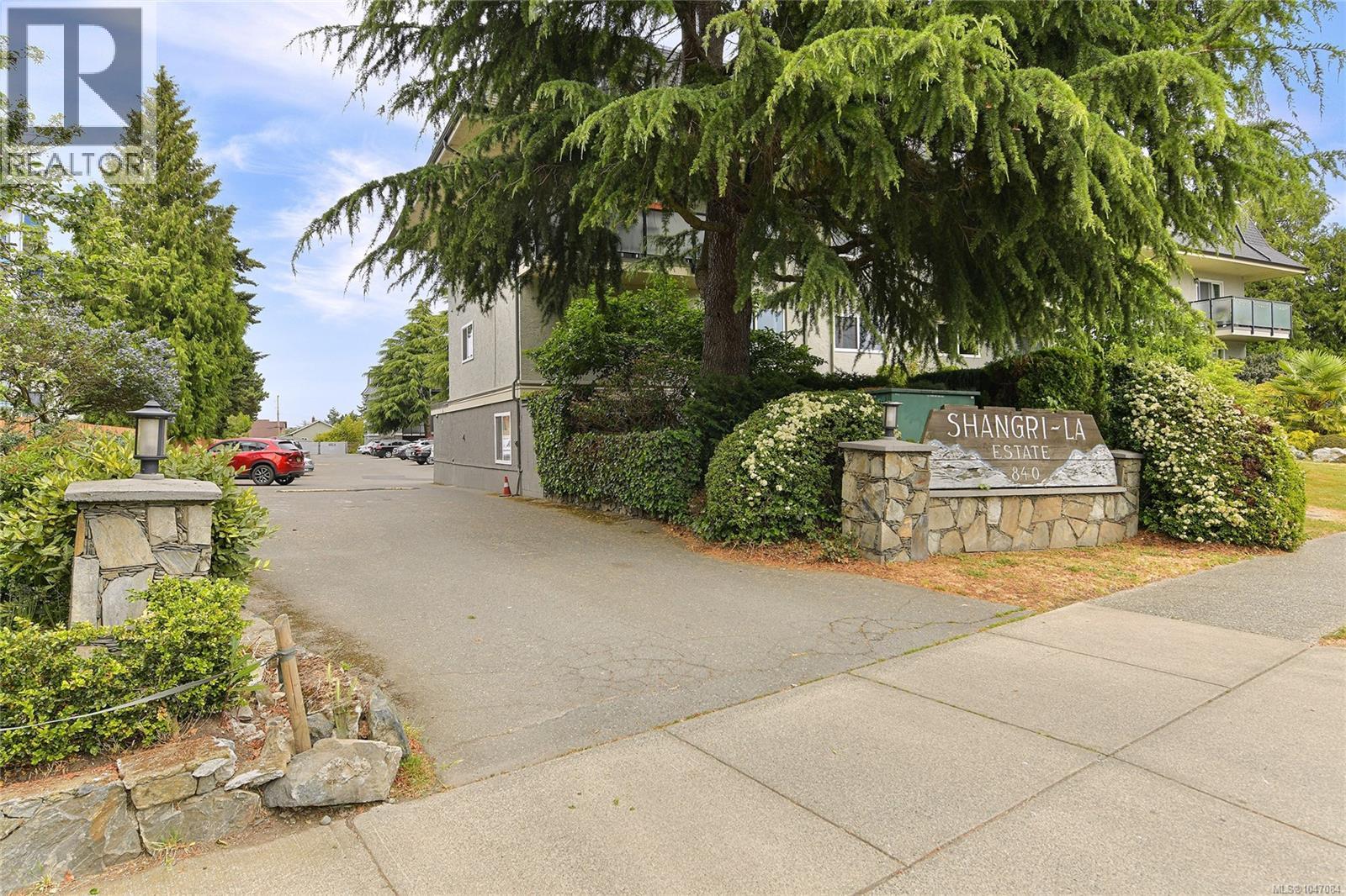 #44 840 Craigflower Rd - 13