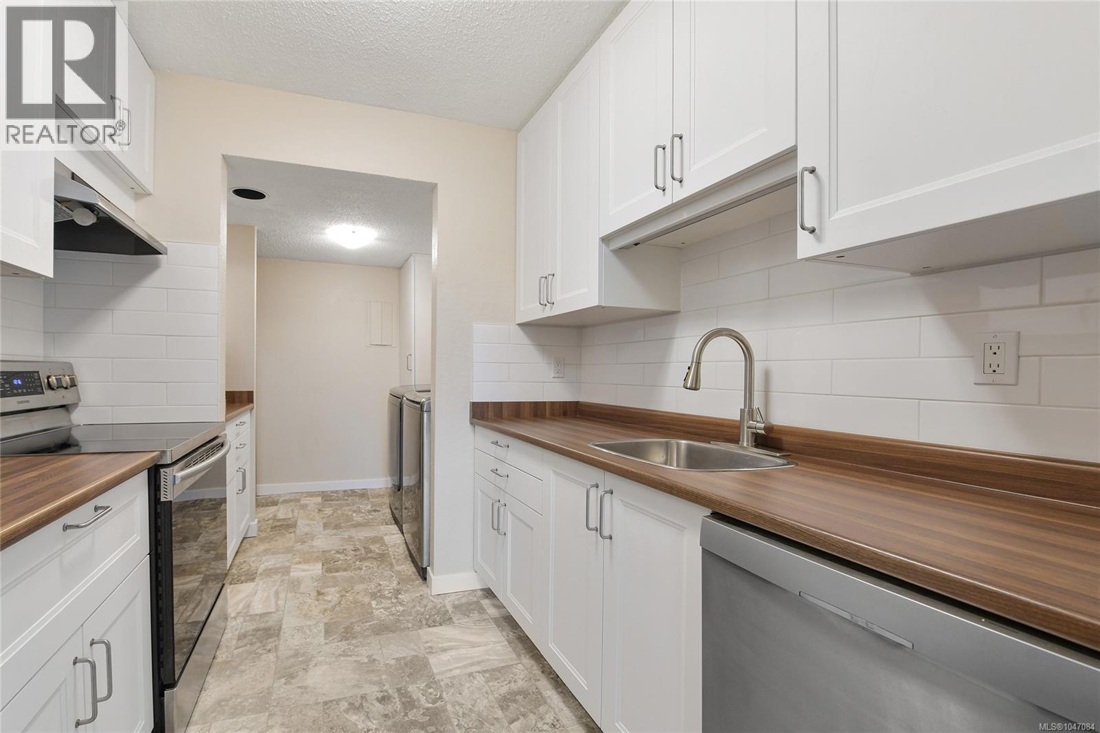 #44 840 Craigflower Rd - 22