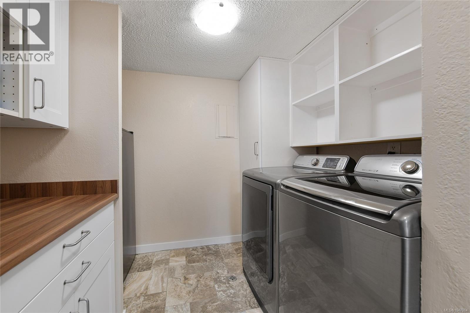 #44 840 Craigflower Rd - 24