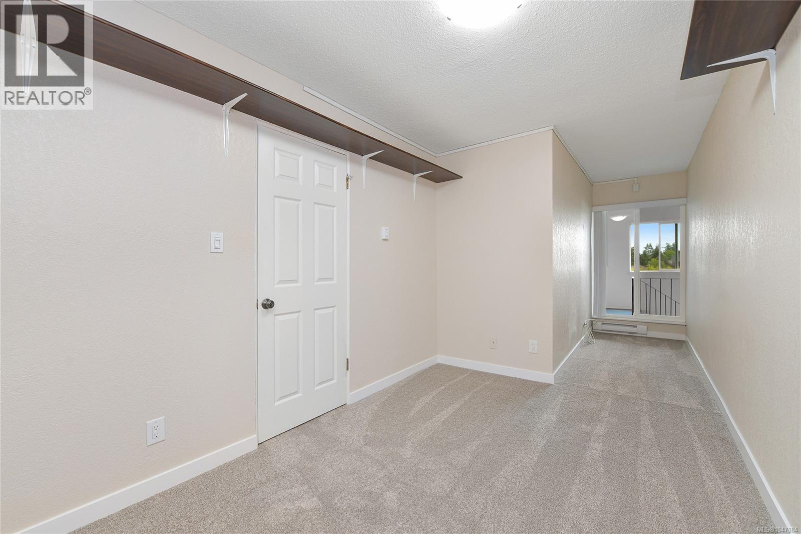 #44 840 Craigflower Rd - 32
