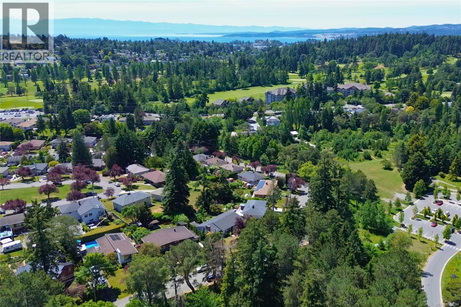#44 840 Craigflower Rd - 41