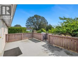 Kitchen - 3107 Harriet Rd, Victoria, BC V9A1T7 Photo 15