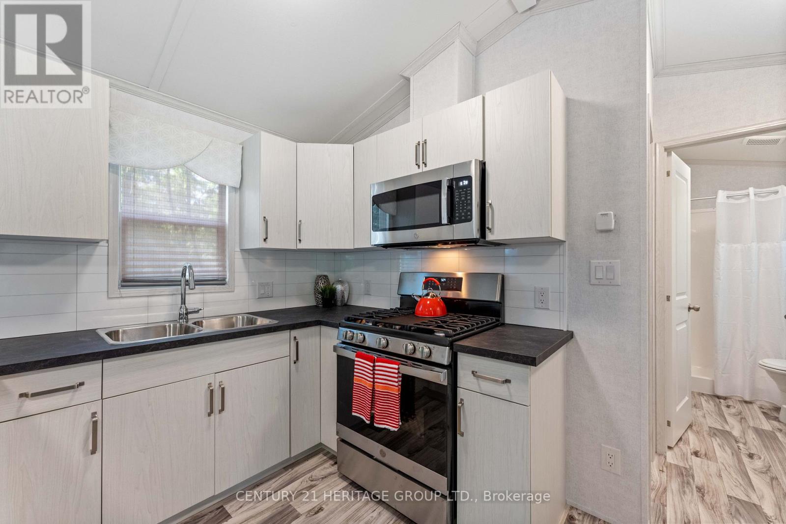 ##4 202 HIDDEN GLEN ROAD - 16