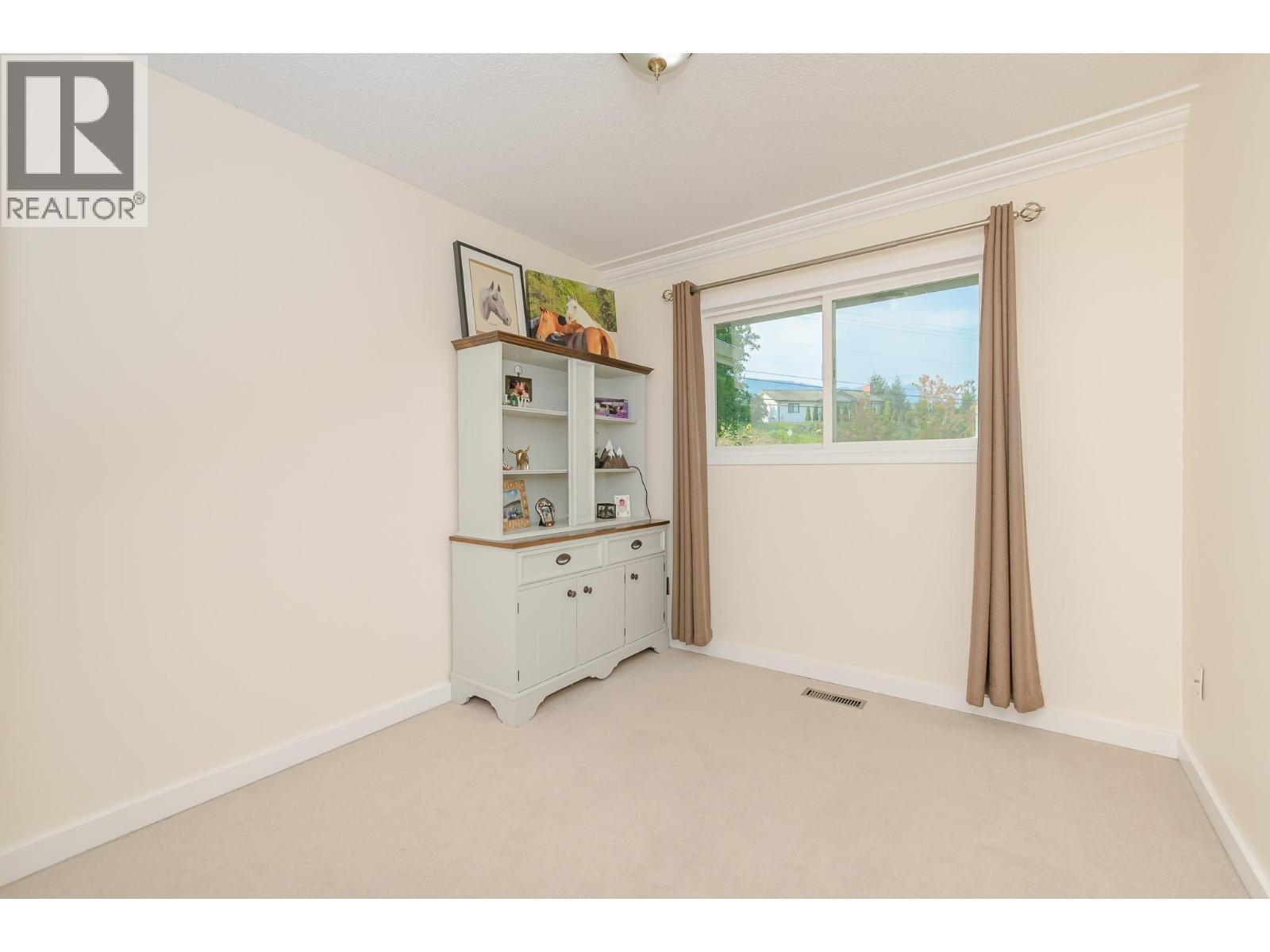 2651 Okanagan Avenue NE - Image 35