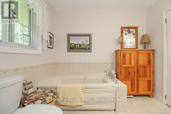 2356 DEER BAY ROAD - Image 37