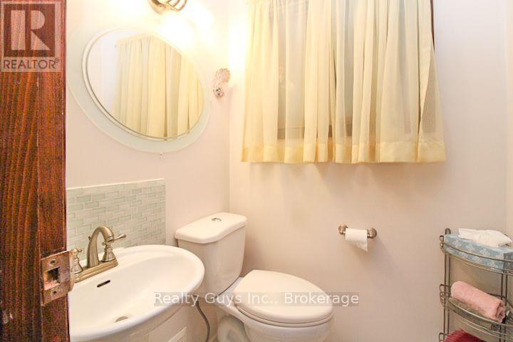 2356 DEER BAY ROAD - Image 40