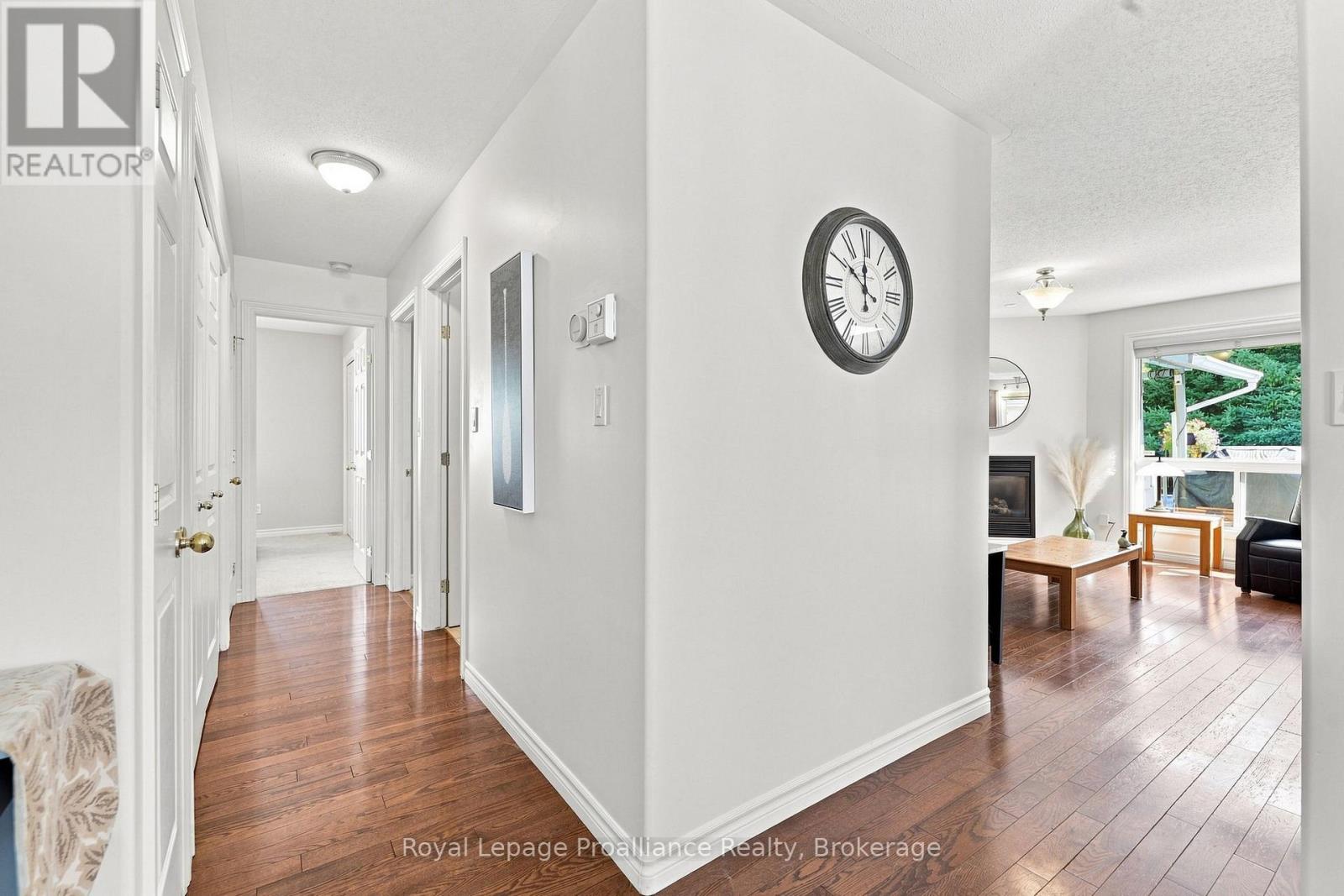 9 SENECA DRIVE - Image 24