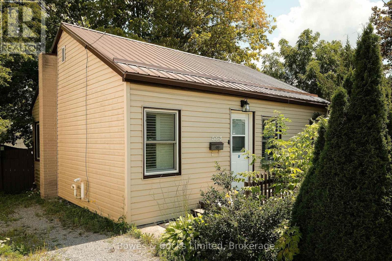 664 PARK STREET N - 27