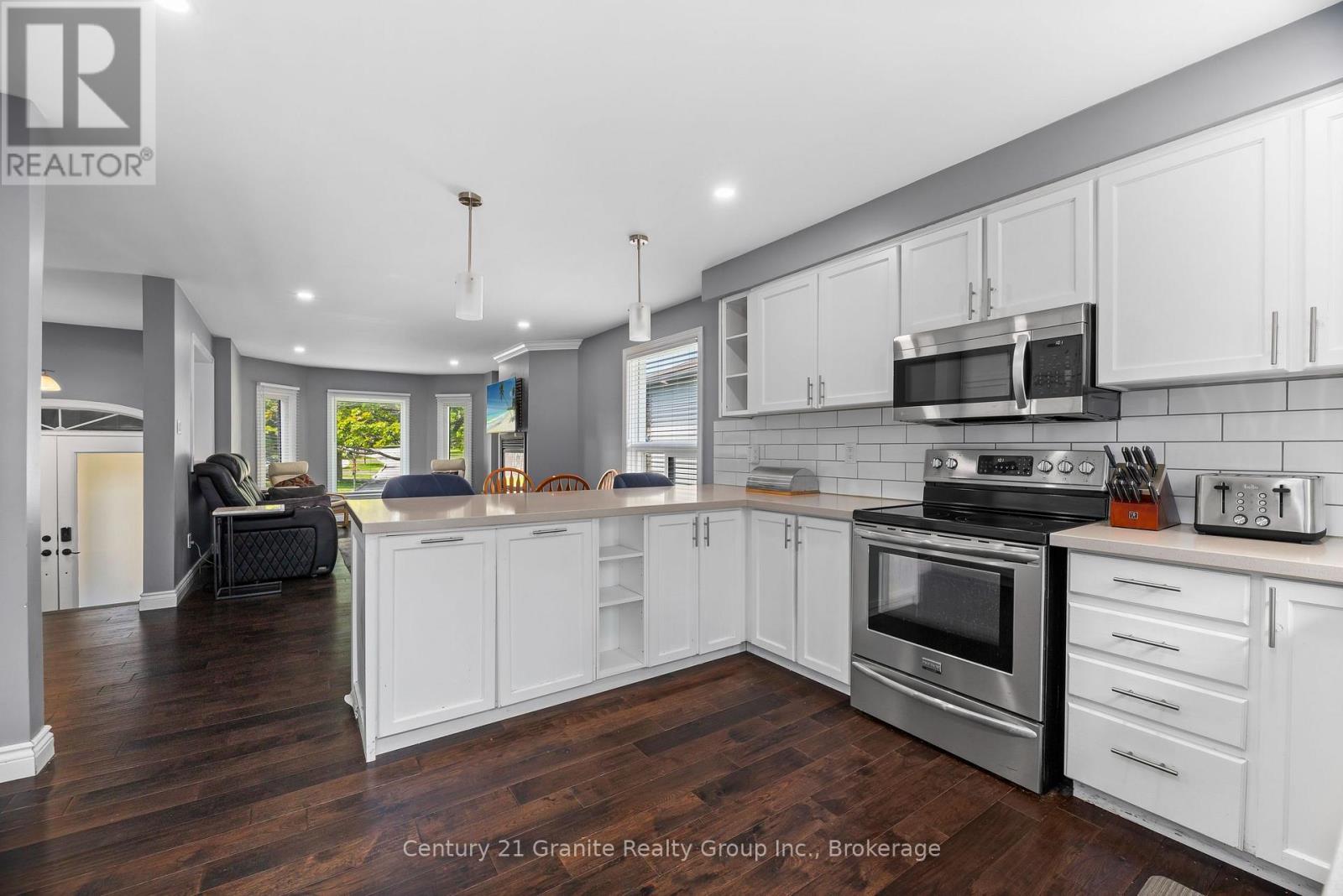 692 EWING STREET - 13