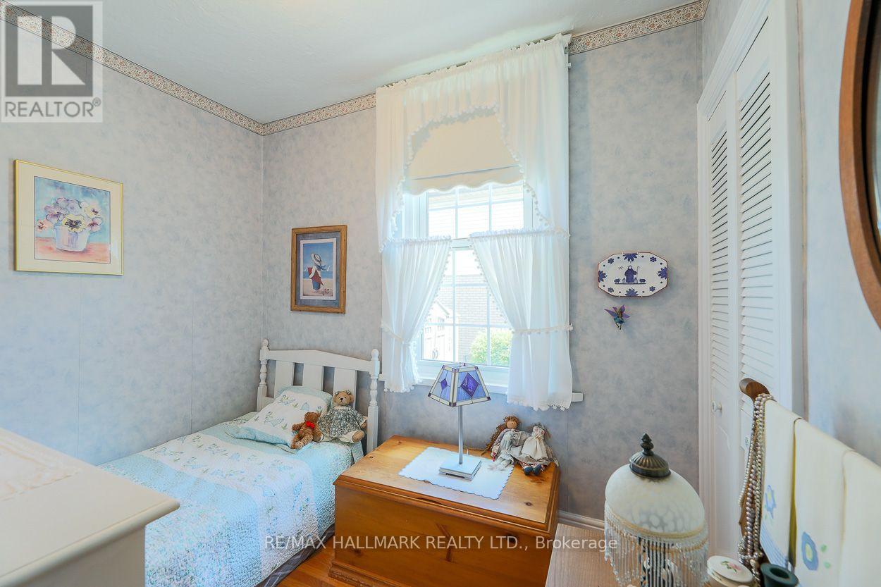 40 PINEGROVE AVENUE - 14
