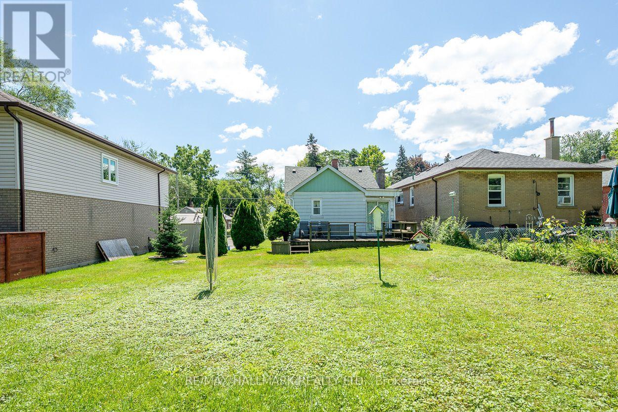 40 PINEGROVE AVENUE - 22