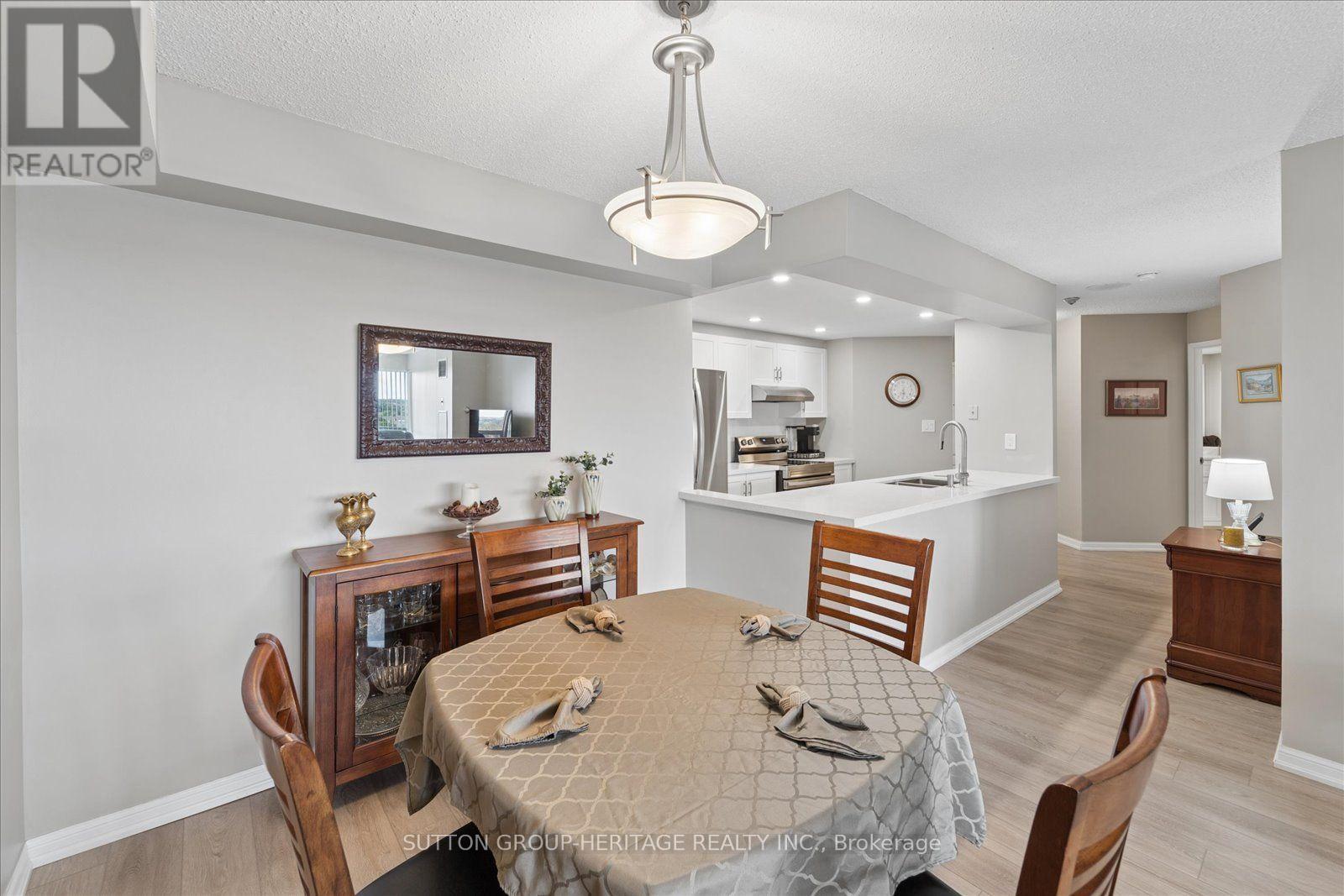 #615 712 ROSSLAND ROAD E - 16