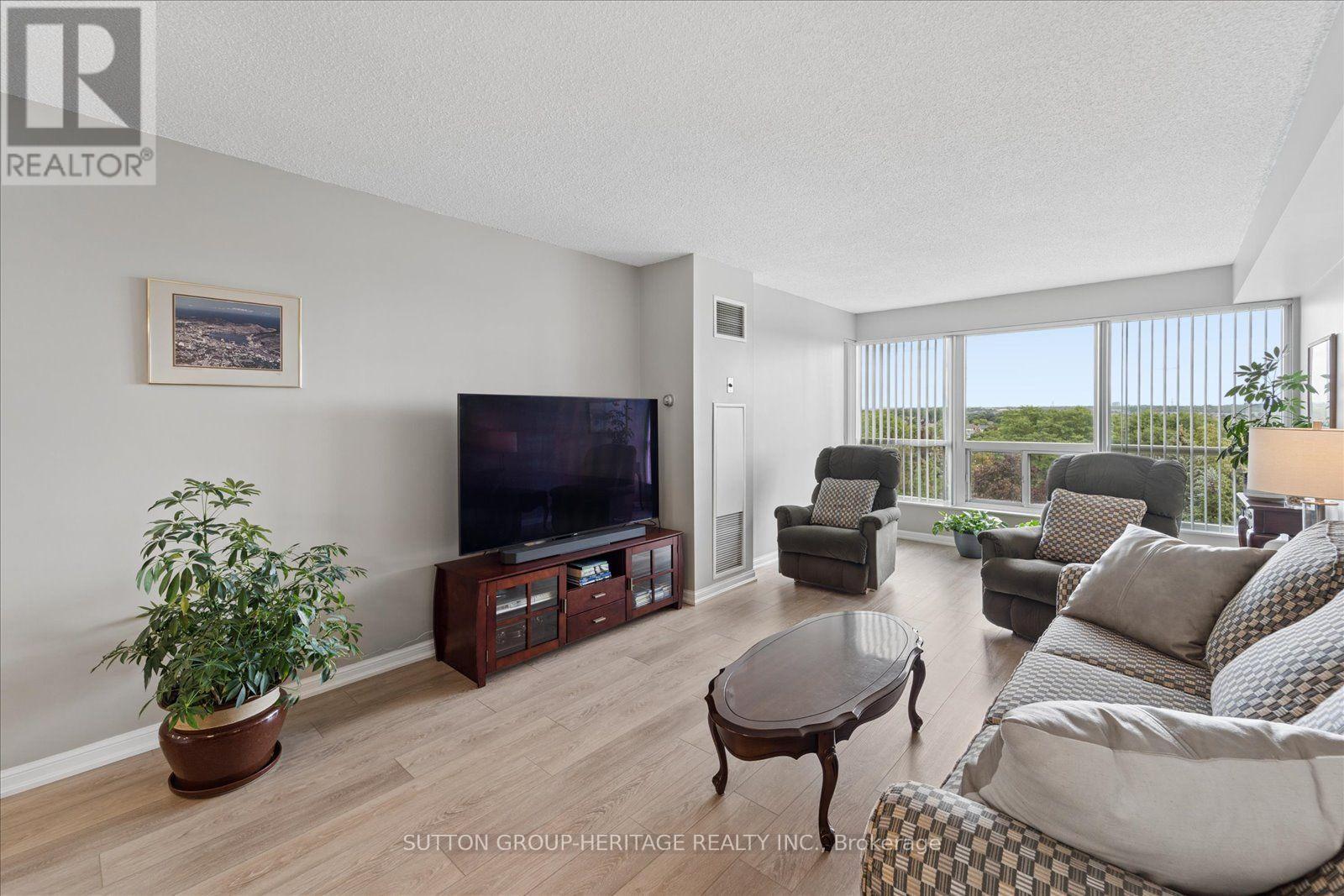 #615 712 ROSSLAND ROAD E - Image 22