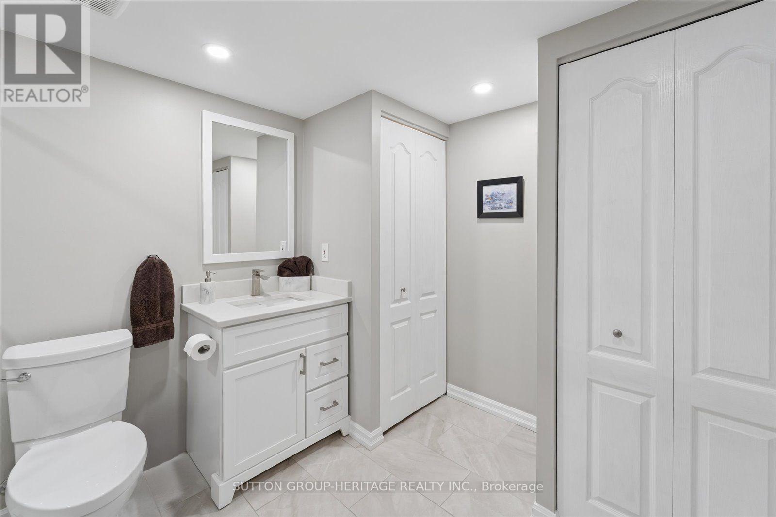 #615 712 ROSSLAND ROAD E - 31