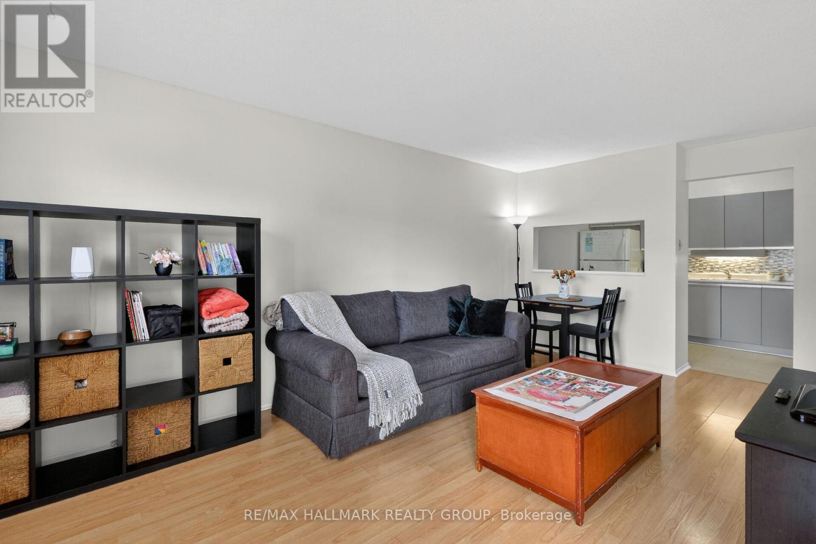 #102 280 BRITTANY DRIVE - 4