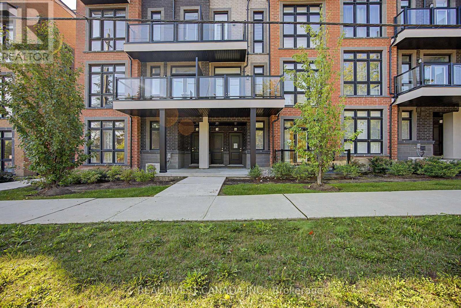 #10 3 BOND CRESCENT - 1