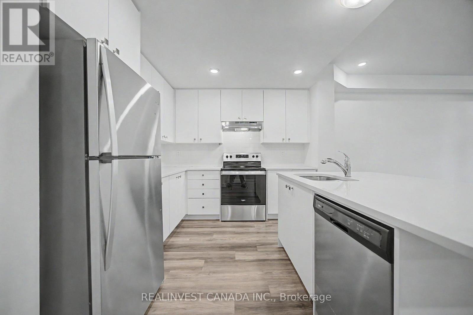 #10 3 BOND CRESCENT - 20
