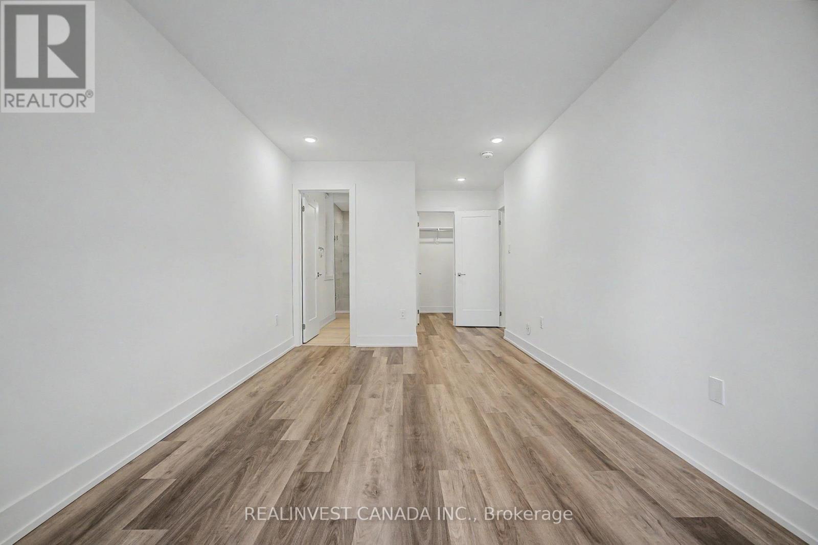#10 3 BOND CRESCENT - Image 24