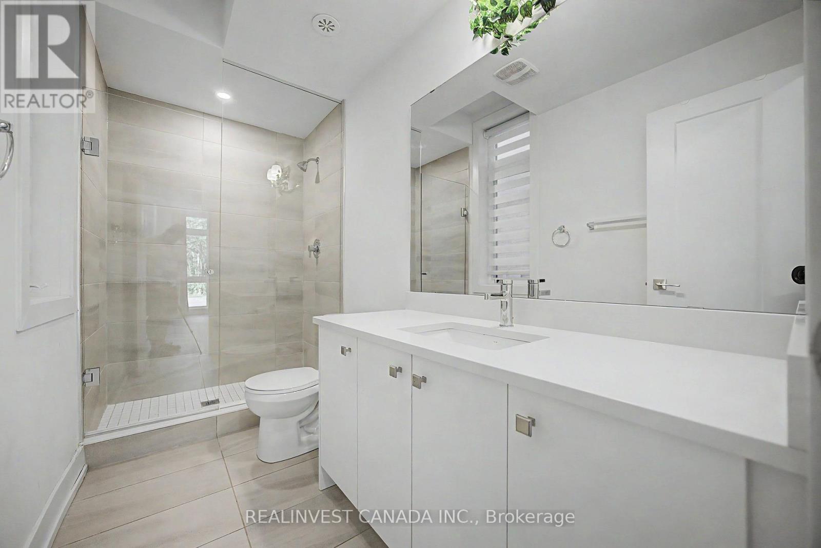 #10 3 BOND CRESCENT - 26